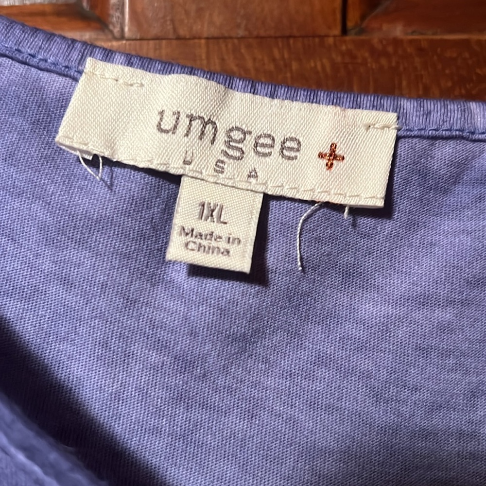 UMGEE EUC PERIWINKLE BLUE RUFFLED TOP SIZE 1XL - Picture 2 of 4